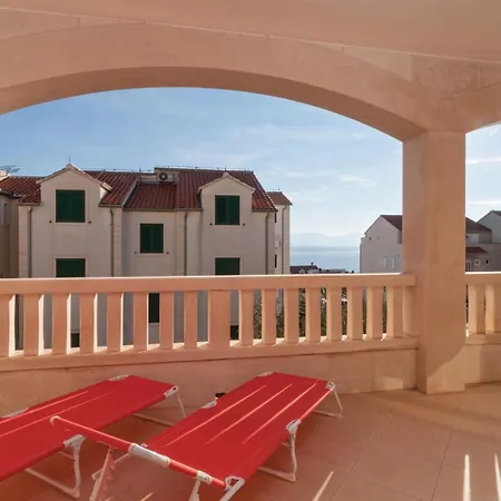 Apartment 2 Bedroom Lovely In