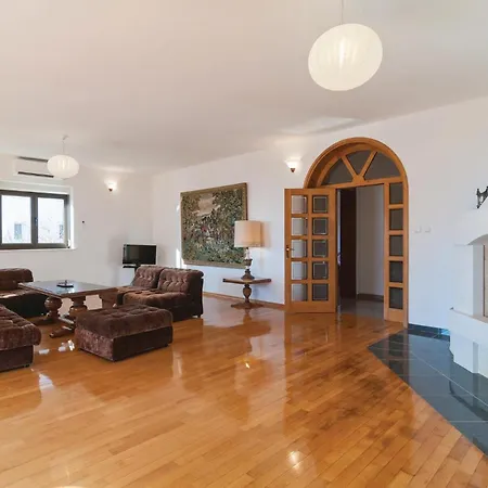 Two-bedroom In Апартаменты Бол